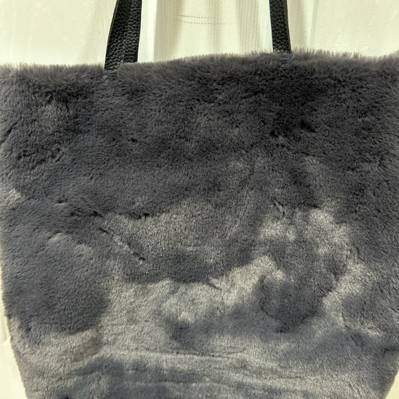 NY&C Faux Fur Tote Bag – Gray – NWT - Picture 2 of 8